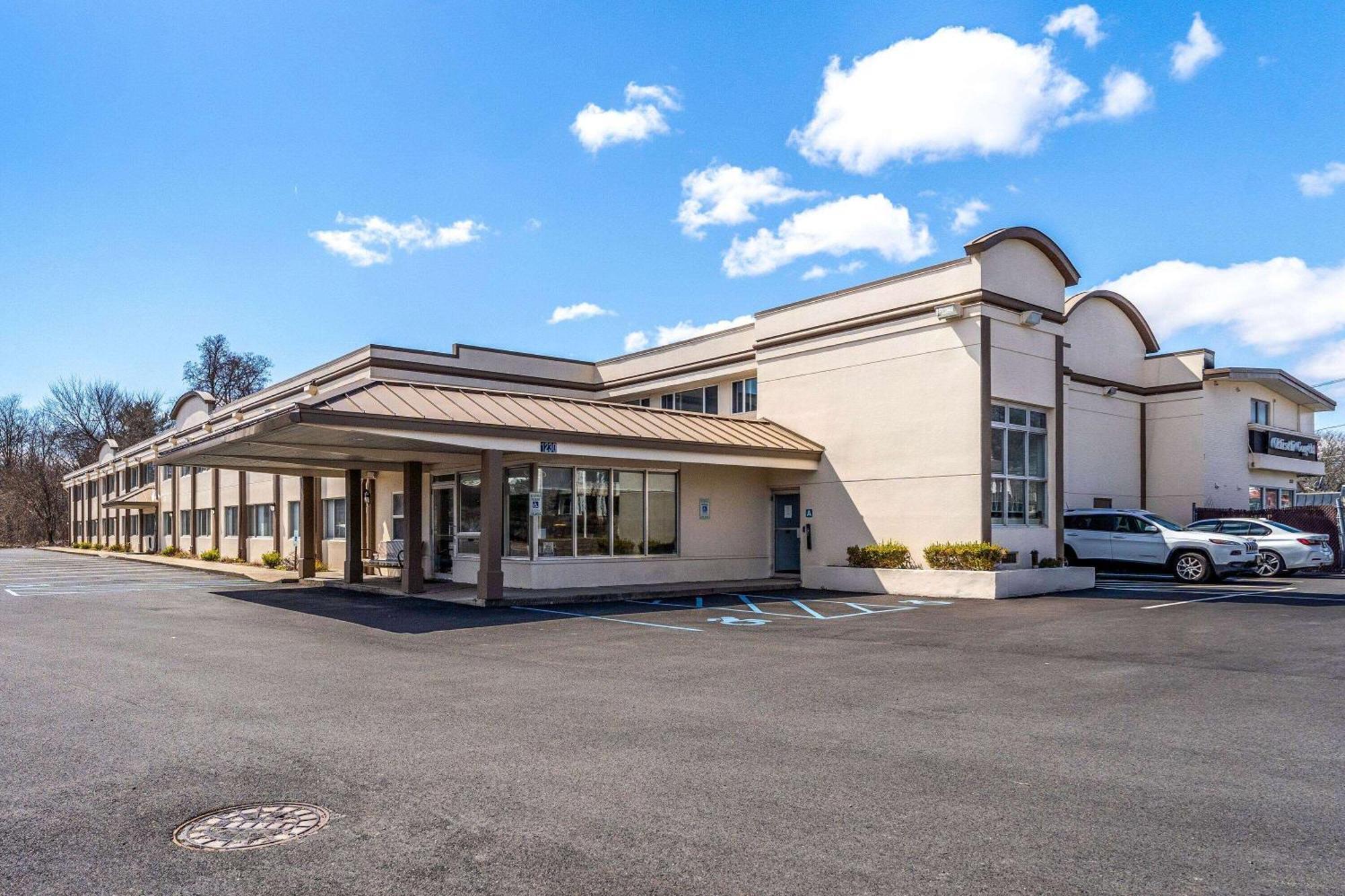 Motel Days By Wyndham Suny