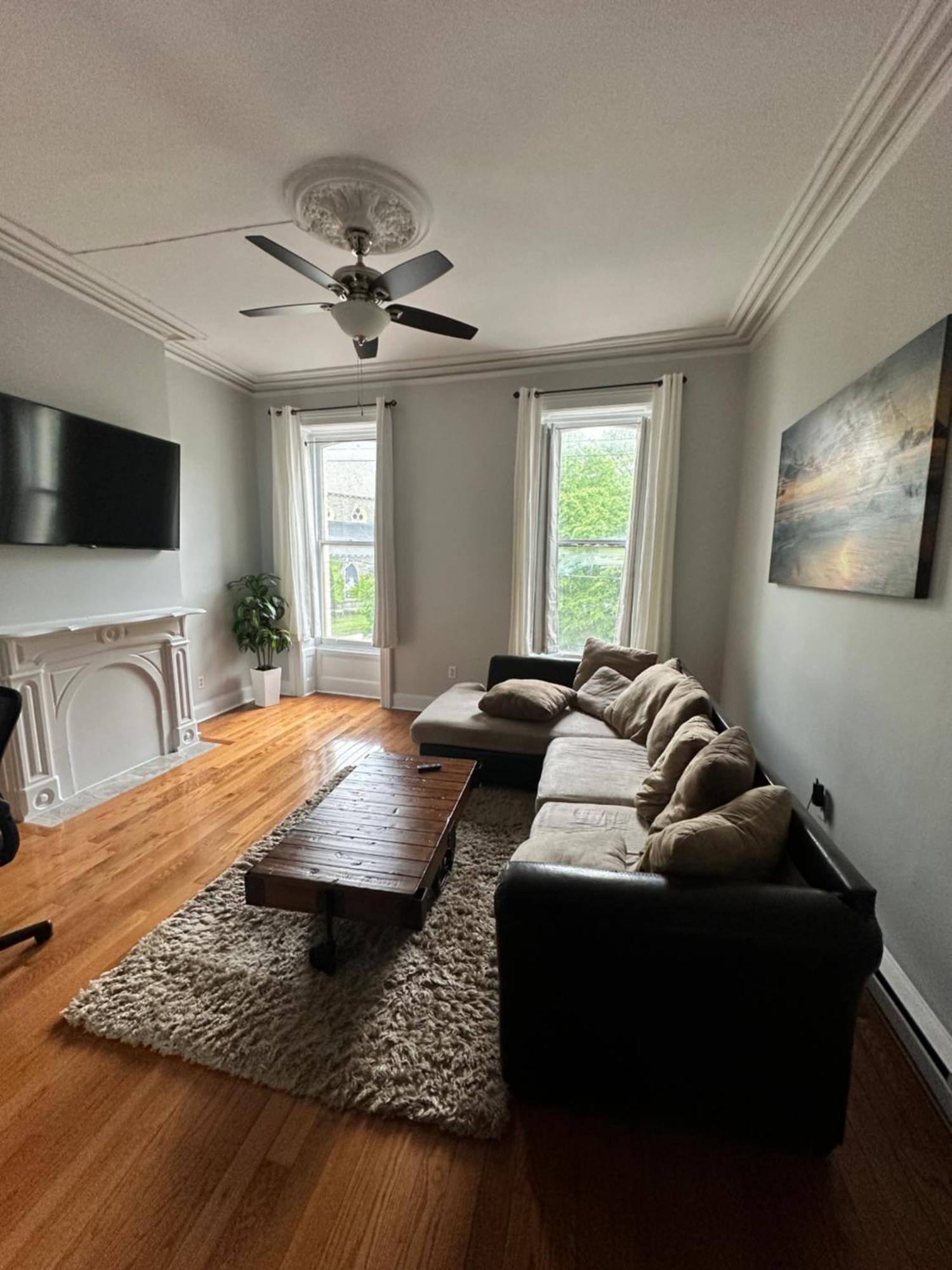 Apartment Charming, Stylish 2nd Floor Downtown *