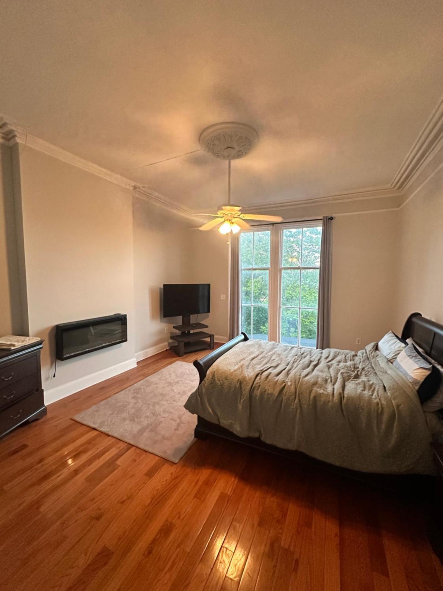 Charming, Stylish 2nd Floor Downtown * Albany