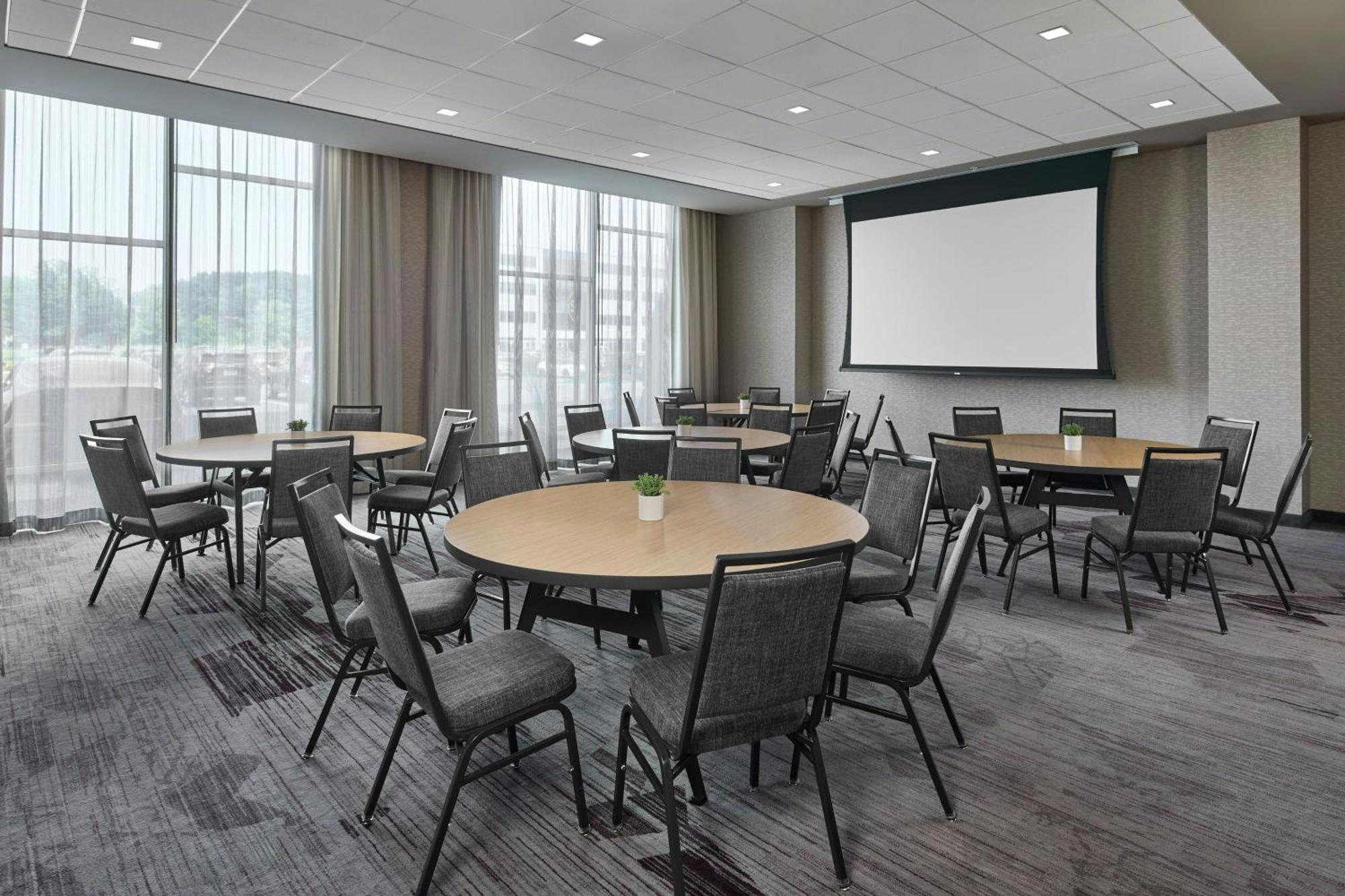 Courtyard By Marriott Airport Albany