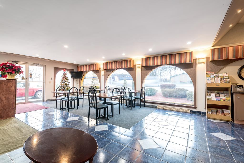 Motel Red Carpet Inn & Suites Albany Airport 2*