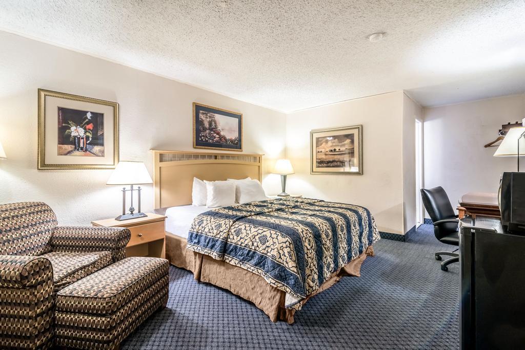 Red Carpet Inn & Suites Albany Airport 2* Albany