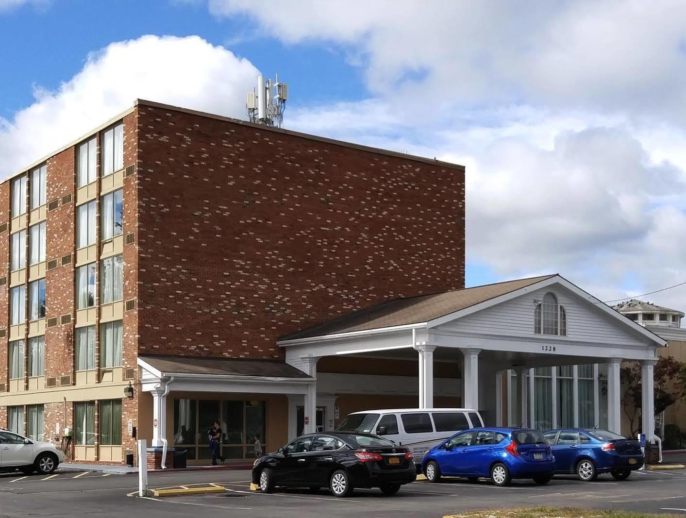 Western Sovereign - Hotel